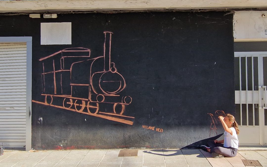 Una quincena de jóvenes de Touro transforman con grafitis espacios comunes
