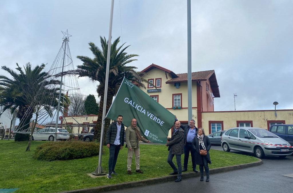 La Xunta reconoce el compromiso del Ayuntamiento de Curtis con el medio ambiente y la conservación del paisaje con la concesión de la bandera verde de Galicia